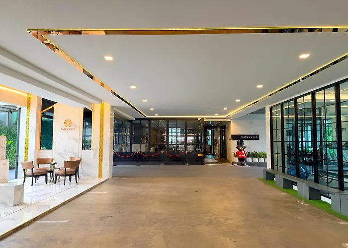 Marigold Sukhumvit - Free Shuttle To Bts Bearing Station バンコク都