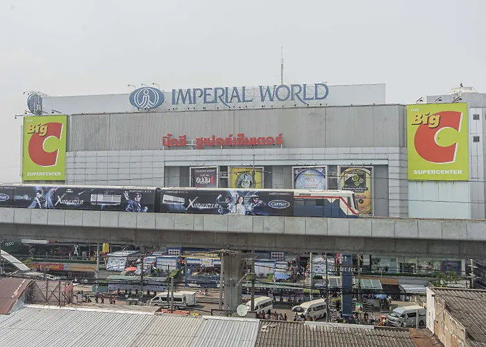 Marigold Sukhumvit - Free Shuttle To Bts Bearing Station ホテル バンコク都